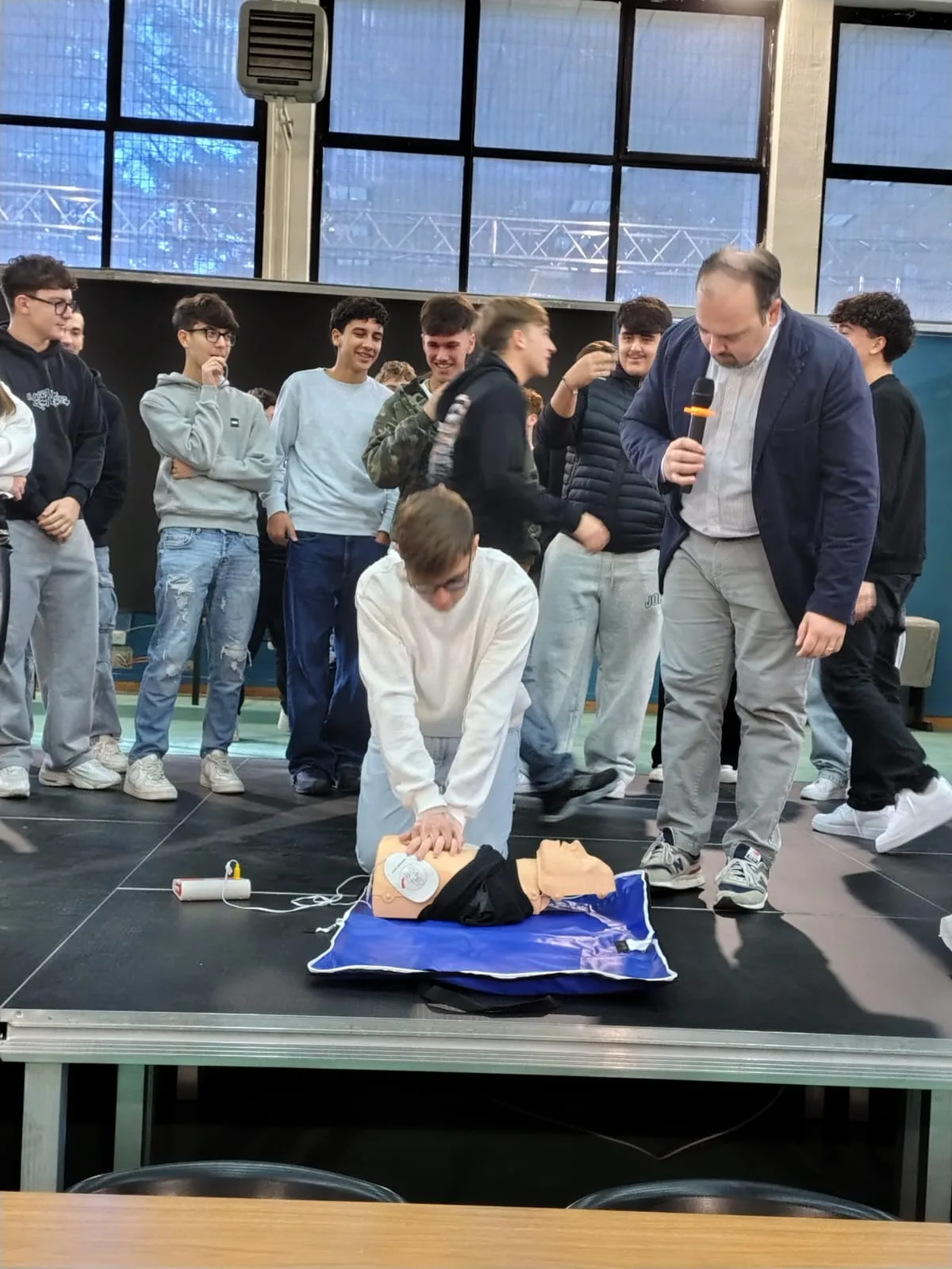 Esercitazione pratica di rianimazione cardiopolmonare durante Viva Sofia