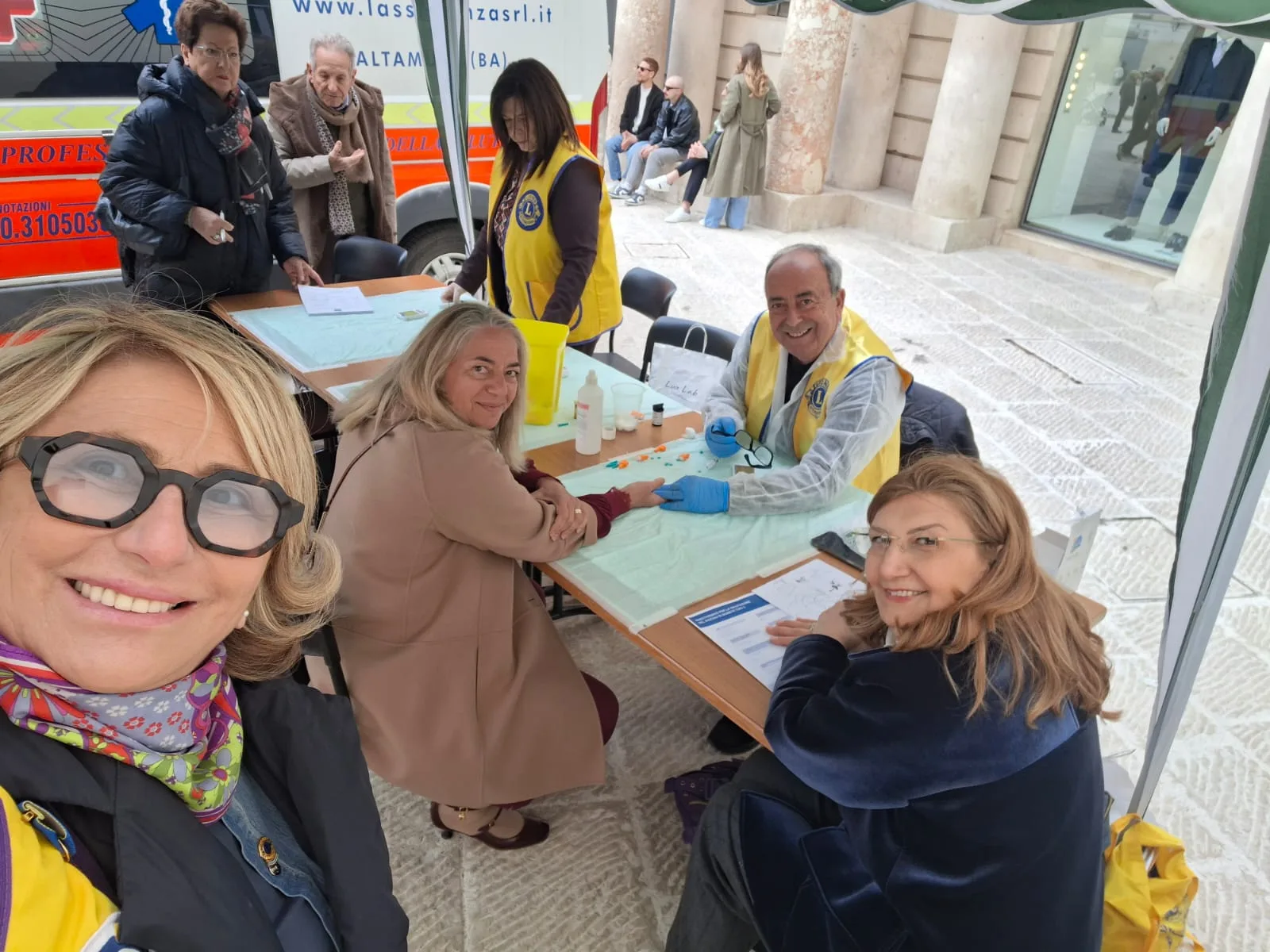 Gli stand del Lions Day in Piazza Duomo ad Altamura