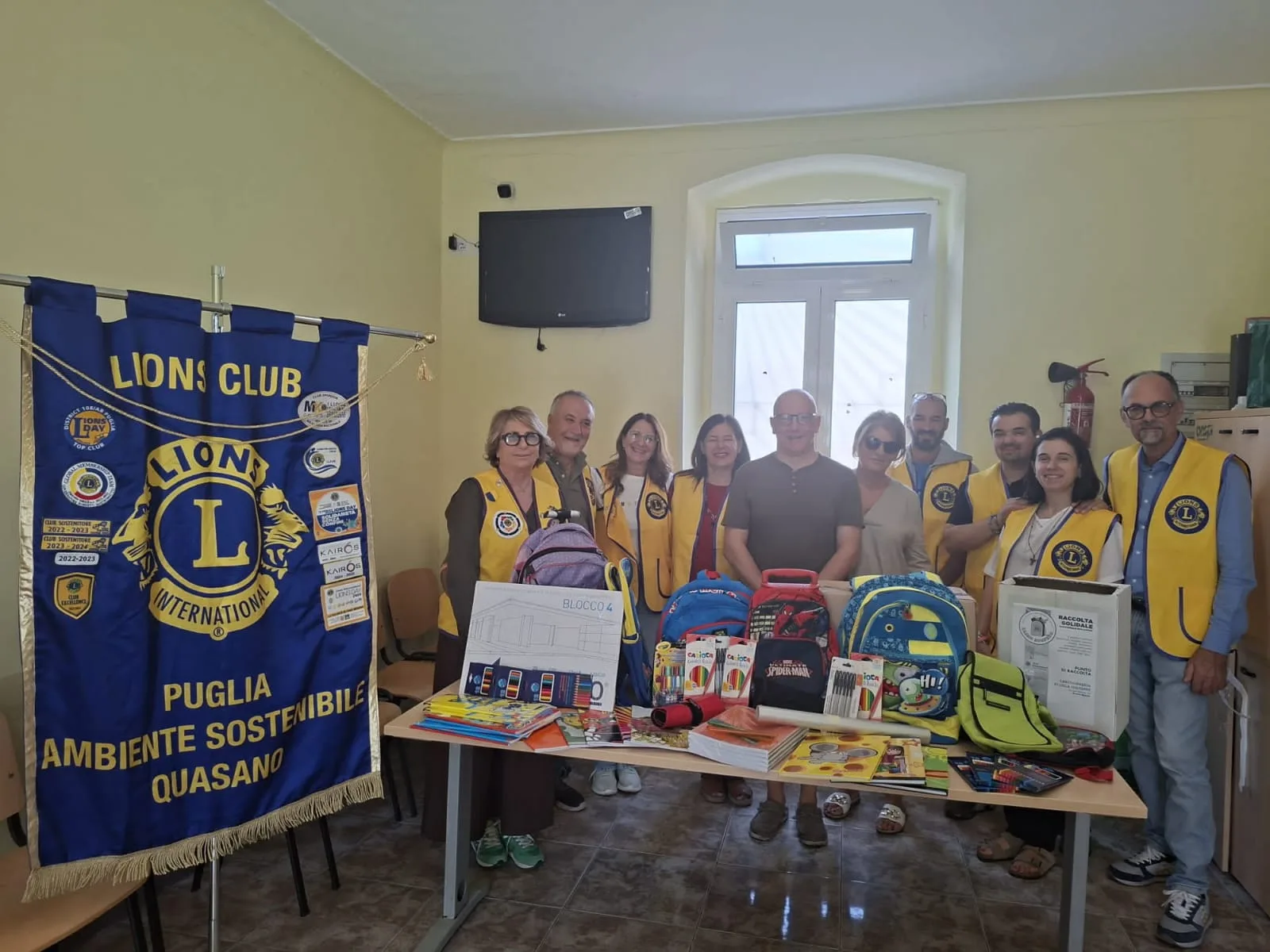Materiale scolastico raccolto per l’iniziativa Zaino sospeso