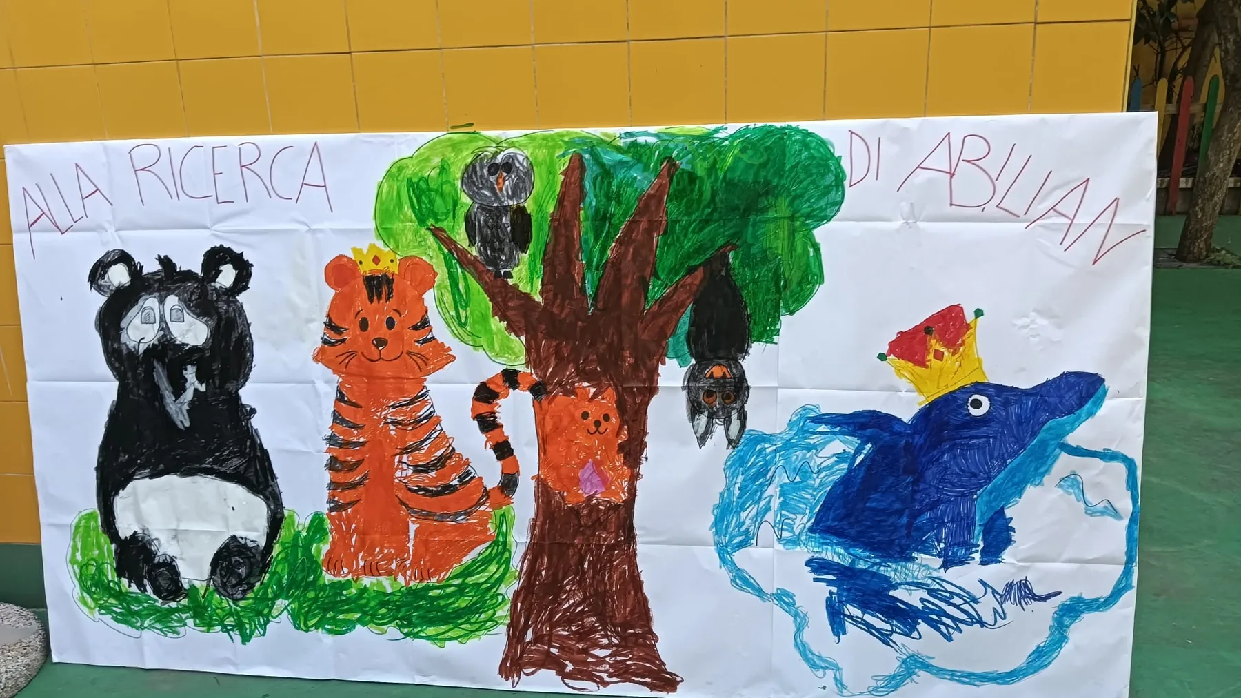 Bambini e volontari durante il percorso Kairós; i volti dei minori sono oscurati